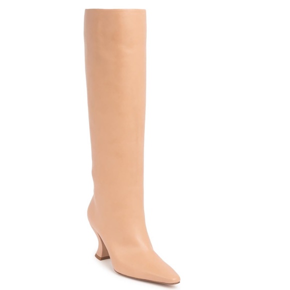 Bottega Veneta Shoes - Bottega Veneta Leather Pull-On Boot